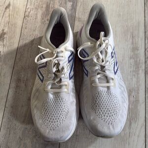 New balance woman’s size 10. In good used condition. White and purple.